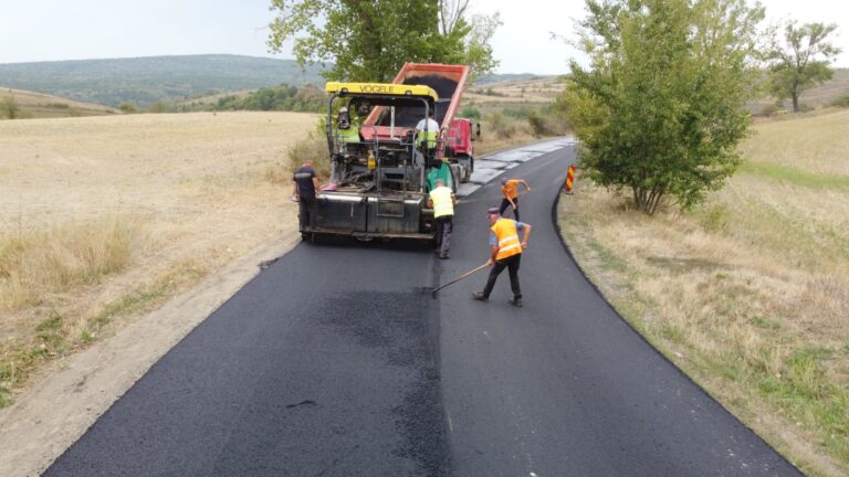 Ministerul Dezvoltării virează fonduri masive în județ: zeci de proiecte infrastructură Botoșani au primit decontările pentru lucrările executate Ministerul Dezvoltării virează fonduri masive în județ: zeci de proiecte infrastructură Botoșani au primit decontările pentru lucrările executate