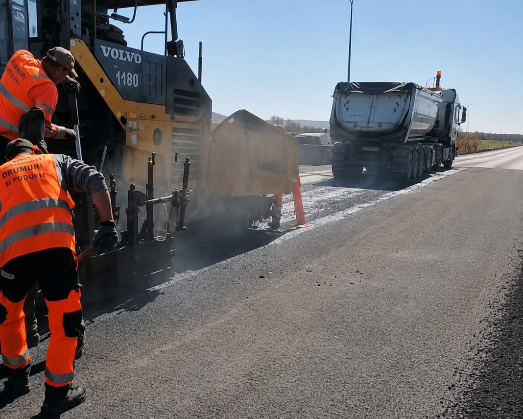 Șantier pe autostrada A1 și DN1: Au început lucrările de asfaltare în județul Sibiu Șantier pe autostrada A1 și DN1: Au început lucrările de asfaltare în județul Sibiu