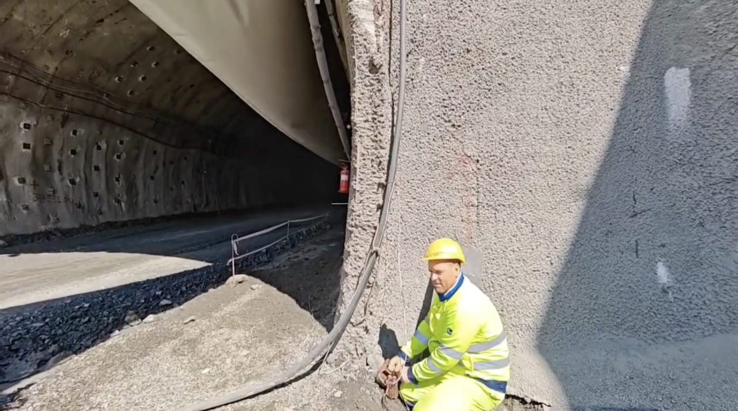 Detonări controlate pentru străpungerea muntelui la tunelul Robești de pe autostrada A1 Detonări controlate pentru străpungerea muntelui la tunelul Robești de pe autostrada A1