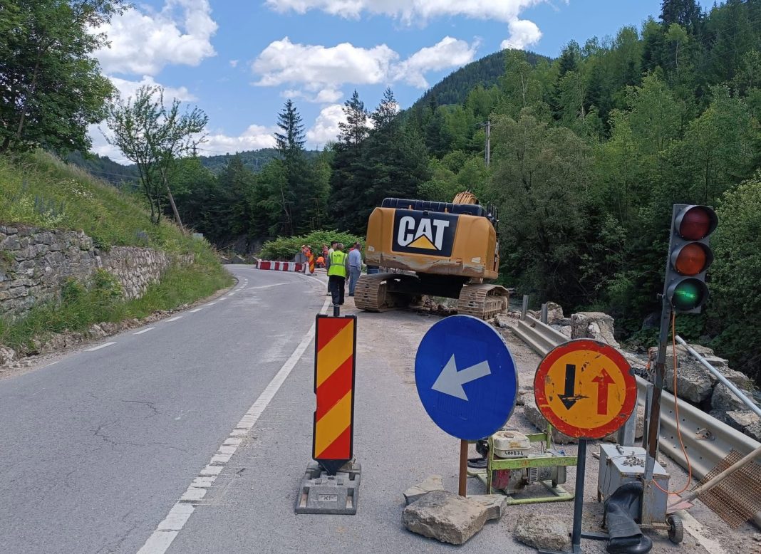 Lucrări de consolidare a DN 12C în zona Bicaz Chei Lucrări de consolidare a DN 12C în zona Bicaz Chei