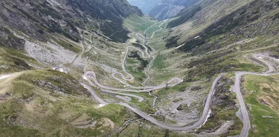 Deschiderea Transfăgărășanului, amânată cu câteva ore din motive de siguranță rutieră Deschiderea Transfăgărășanului, amânată cu câteva ore din motive de siguranță rutieră