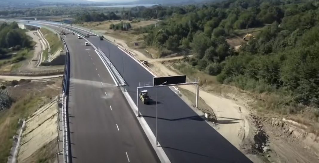 Secțiunea 4 a autostrăzii Sibiu-Pitești intră în linie dreaptă Secțiunea 4 a autostrăzii Sibiu-Pitești intră în linie dreaptă