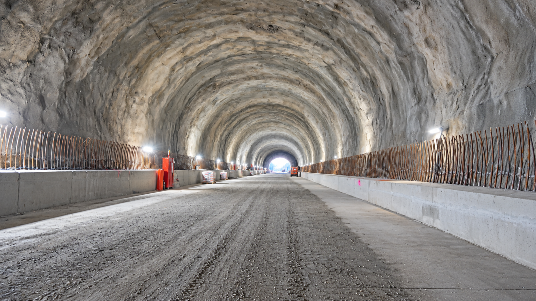 A1 Margina–Holdea a trecut de 75%: Tunelul 2 este străpuns integral, dar lucrările subterane continuă A1 Margina–Holdea a trecut de 75%: Tunelul 2 este străpuns integral, dar lucrările subterane continuă