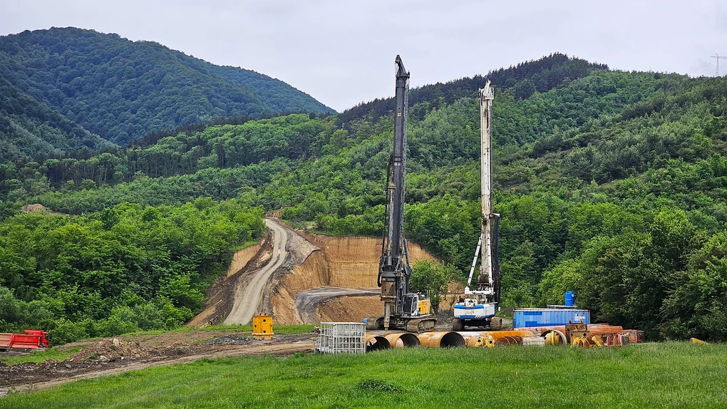 A1 Boița–Cornetu: tunelurile avansează, dar acordul de mediu revizuit rămâne cheia pentru deschiderea întregului șantier A1 Boița–Cornetu: tunelurile avansează, dar acordul de mediu revizuit rămâne cheia pentru deschiderea întregului șantier