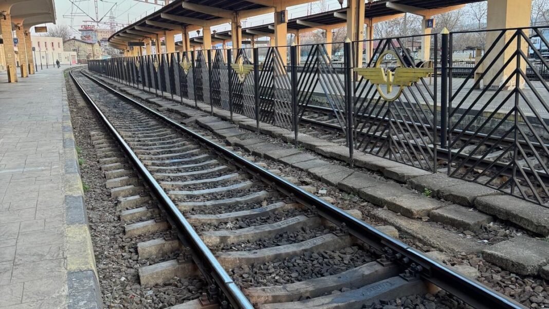 CFR a publicat după doi ani un contract de cadastru pentru terenurile căii ferate din zona Iași. Între timp, a fost modificat de opt ori cadastrarea terenurilor CFR – șine și peron de cale ferată